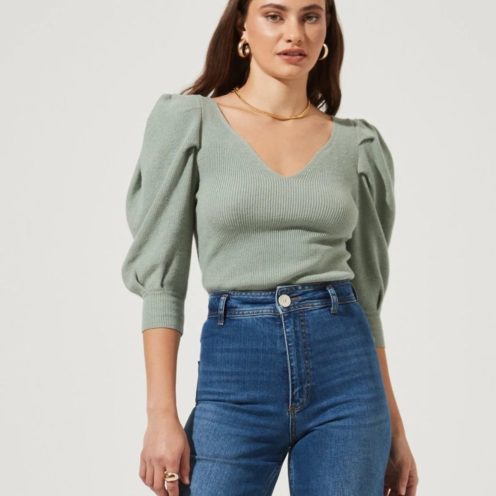 ASTR the Label Puff Sleeve V-Neck Sweater